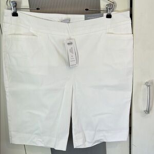 $70 NWT Chico's Classic White Shorts So Slimming Brigitte Dobby Slim